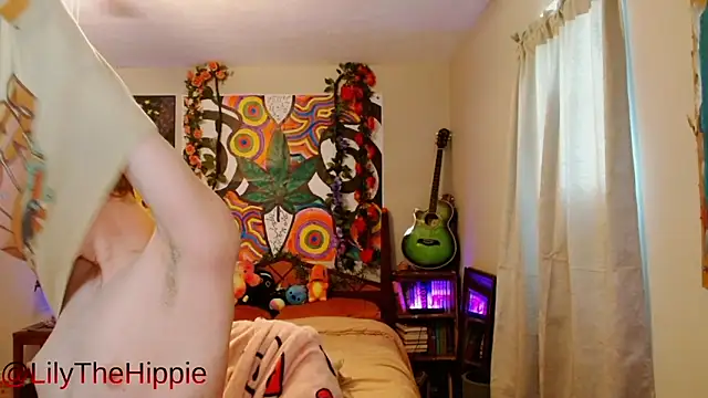 Snapshot of lilythehippie chatting on 05-29-26, 06:17 lilythehippie online show from 05-29-26, 06:17