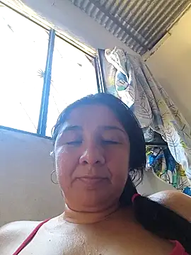 Snapshot of noemy-25 chatting on 05-20-26, 04:46 noemy-25 online show from 05-20-26, 04:46