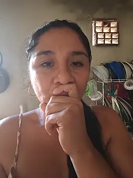 Snapshot of noemy-25 chatting on 05-22-26, 07:30 noemy-25 online show from 05-22-26, 07:30
