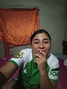 Snapshot of noemy-25 chatting on 05-27-26, 04:09 noemy-25 online show from 05-27-26, 04:09