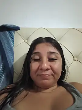 Snapshot of noemy-25 chatting on 05-31-26, 01:25 noemy-25 online show from 05-31-26, 01:25