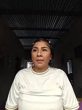 Snapshot of noemy-25 chatting on 05-31-26, 06:31 noemy-25 online show from 05-31-26, 06:31