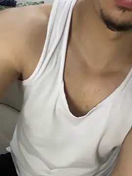 Snapshot of Yassin_ksa chatting on 07-07-26, 02:10 Yassin ksa online show from 07-07-26, 02:10