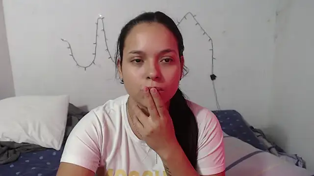 Snapshot of Adaraa_garcia03 chatting on 06-10-26, 02:16 Adaraa garcia03 online show from 06-10-26, 02:16