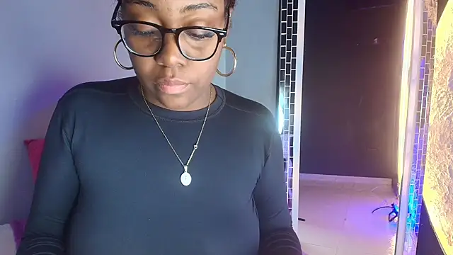 Snapshot of EbonyRose__ chatting on 06-11-26, 12:03 EbonyRose online show from 06-11-26, 12:03