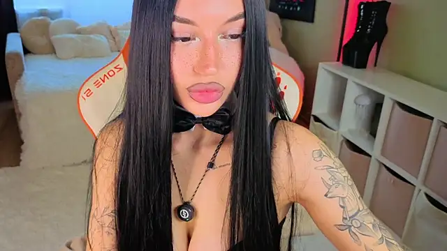 Snapshot of Regina_Amour chatting on 07-12-26, 04:20 Regina Amour online show from 07-12-26, 04:20