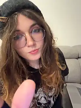 Snapshot of cutypiefull chatting on 05-15-26, 11:12 cutypiefull online show from 05-15-26, 11:12