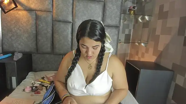 Ainoa Ruiz online show from 06-03-26, 02:33