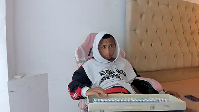 Snapshot of Supreme_Badboy chatting on 06-29-26, 04:19 Supreme Badboy online show from 06-29-26, 04:19