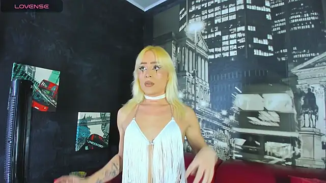 Snapshot of Domina_Diosaa chatting on 06-12-26, 04:00 Domina Diosaa online show from 06-12-26, 04:00