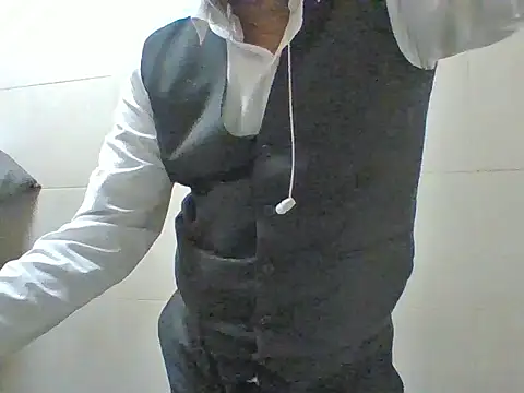 Snapshot of RAINBOWONE chatting on 05-16-26, 06:32 RAINBOWONE online show from 05-16-26, 06:32
