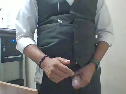 Snapshot of RAINBOWONE chatting on 05-27-26, 03:47 RAINBOWONE online show from 05-27-26, 03:47