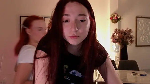 MoonkissGirls online show from 07-25-26, 04:04
