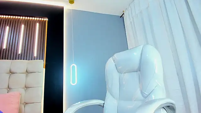Snapshot of Amara_lune chatting on 05-29-26, 02:26 Amara lune online show from 05-29-26, 02:26