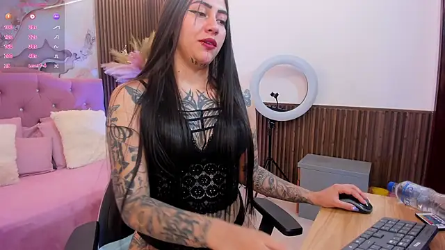 Snapshot of Kiara_tay chatting on 07-11-26, 03:31 Kiara tay online show from 07-11-26, 03:31