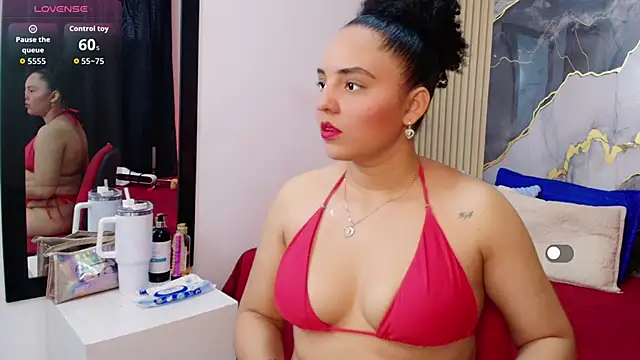 Snapshot of Sol__Latina chatting on 05-26-26, 12:12 Sol Latina online show from 05-26-26, 12:12