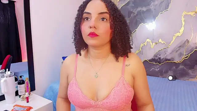 Snapshot of Sol__Latina chatting on 05-29-26, 02:04 Sol Latina online show from 05-29-26, 02:04