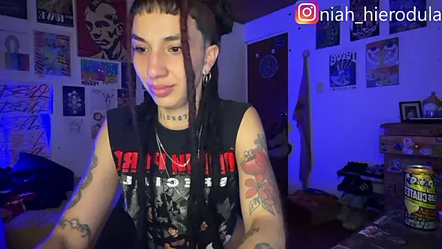 Snapshot of niah_11 chatting on 07-08-26, 01:54 niah 11 online show from 07-08-26, 01:54