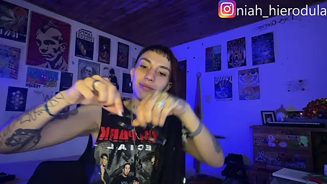 Snapshot of niah_11 chatting on 07-08-26, 05:28 niah 11 online show from 07-08-26, 05:28