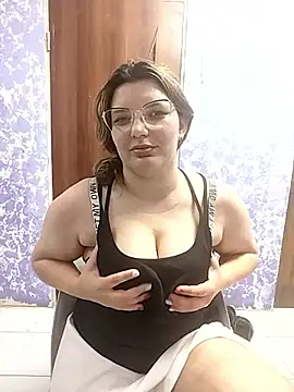 Snapshot of Nika6524 chatting on 05-16-26, 07:56 Nika6524 online show from 05-16-26, 07:56