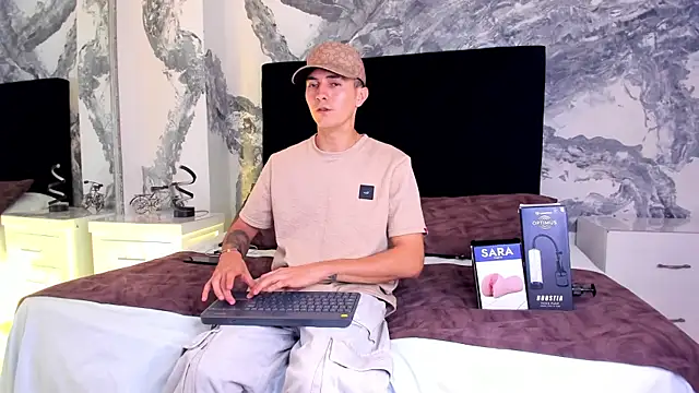 Snapshot of Diamondss_1 chatting on 06-16-26, 08:55 Diamondss 1 online show from 06-16-26, 08:55