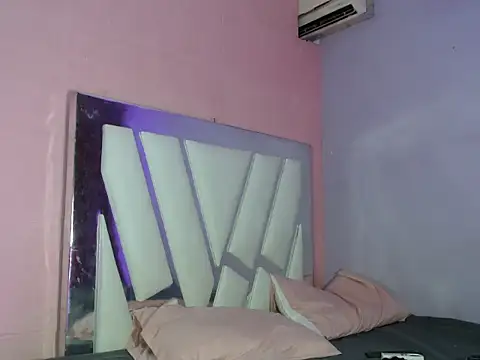 Snapshot of dani_exmixt chatting on 07-19-26, 04:27 dani exmixt online show from 07-19-26, 04:27