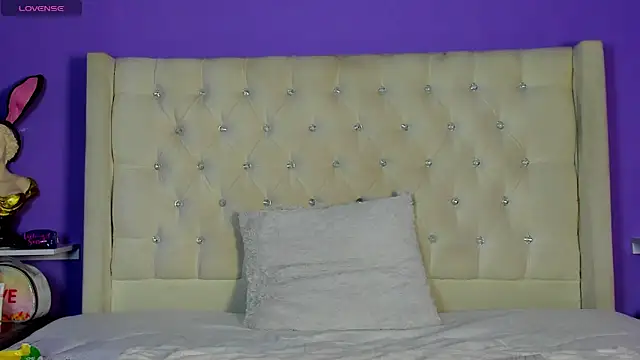 Snapshot of candy_queens_ chatting on 05-14-26, 07:42 candy queens online show from 05-14-26, 07:42