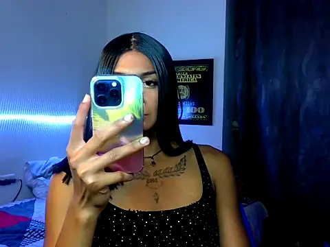 Snapshot of Alexxasexy chatting on 05-15-26, 08:27 Alexxasexy online show from 05-15-26, 08:27