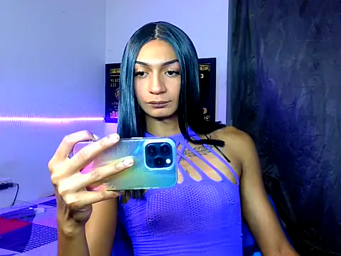 Snapshot of Alexxasexy chatting on 05-16-26, 01:21 Alexxasexy online show from 05-16-26, 01:21