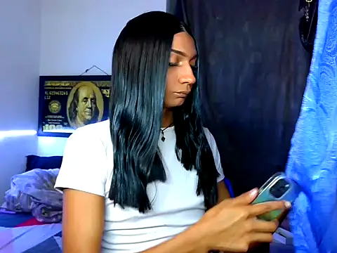 Snapshot of Alexxasexy chatting on 05-19-26, 12:38 Alexxasexy online show from 05-19-26, 12:38