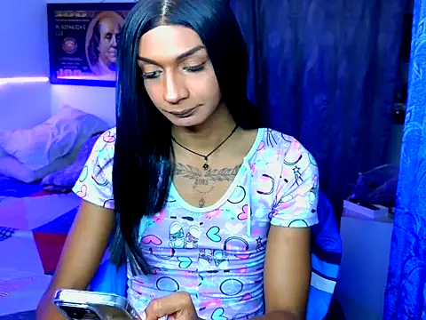 Snapshot of Alexxasexy chatting on 05-19-26, 08:04 Alexxasexy online show from 05-19-26, 08:04