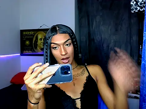 Snapshot of Alexxasexy chatting on 05-21-26, 10:17 Alexxasexy online show from 05-21-26, 10:17