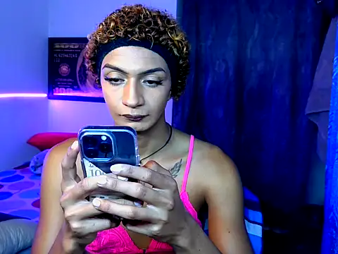 Snapshot of Alexxasexy chatting on 05-26-26, 08:38 Alexxasexy online show from 05-26-26, 08:38