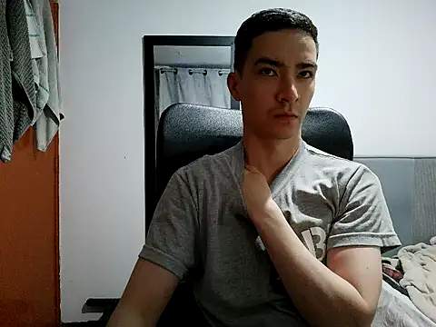 Snapshot of Dan_Hottie chatting on 05-14-26, 02:40 Dan Hottie online show from 05-14-26, 02:40