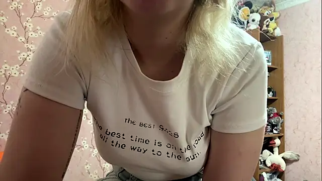 Snapshot of cloudcheek chatting on 05-14-26, 07:37 cloudcheek online show from 05-14-26, 07:37
