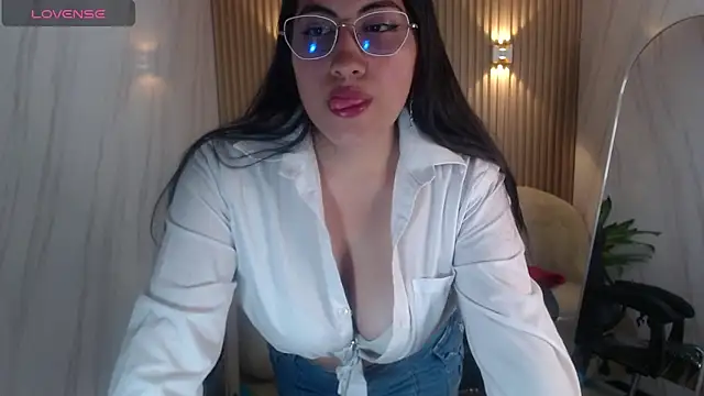 Snapshot of Violett_tf chatting on 05-28-26, 08:39 Violett tf online show from 05-28-26, 08:39