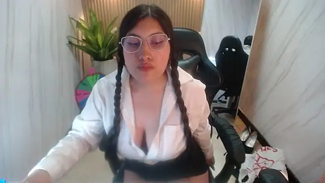 Snapshot of Violett_tf chatting on 06-11-26, 12:32 Violett tf online show from 06-11-26, 12:32