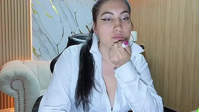 Snapshot of Violett_tf chatting on 06-21-26, 01:03 Violett tf online show from 06-21-26, 01:03