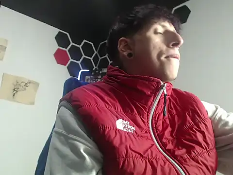 Snapshot of Noah_mod chatting on 05-15-26, 05:14 Noah mod online show from 05-15-26, 05:14