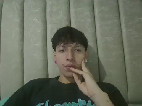 Snapshot of Noah_mod chatting on 05-26-26, 01:56 Noah mod online show from 05-26-26, 01:56