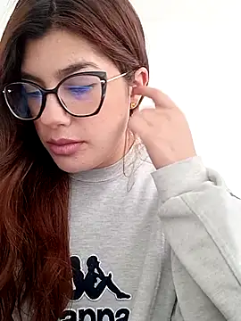 Snapshot of cutetemari chatting on 05-31-26, 08:10 cutetemari online show from 05-31-26, 08:10