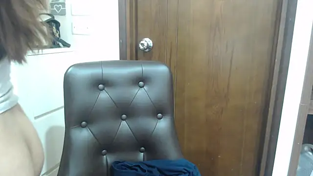 Snapshot of ani-want chatting on 07-01-26, 01:18 ani-want online show from 07-01-26, 01:18
