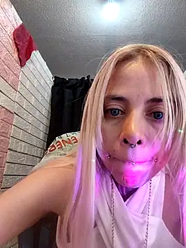 Snapshot of sofigirlgold chatting on 05-13-26, 07:55 sofigirlgold online show from 05-13-26, 07:55