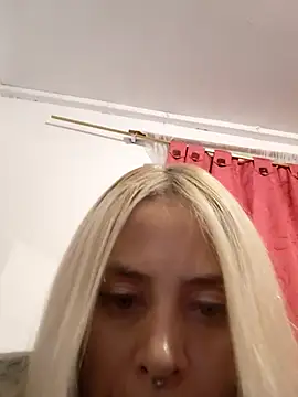 Snapshot of sofigirlgold chatting on 05-18-26, 03:46 sofigirlgold online show from 05-18-26, 03:46