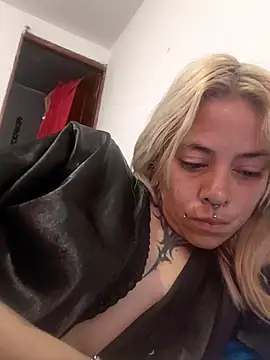 Snapshot of sofigirlgold chatting on 05-24-26, 01:38 sofigirlgold online show from 05-24-26, 01:38