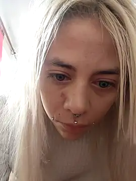 Snapshot of sofigirlgold chatting on 05-29-26, 02:15 sofigirlgold online show from 05-29-26, 02:15