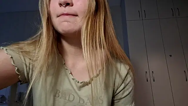 Snapshot of dozygleam chatting on 05-21-26, 01:07 dozygleam online show from 05-21-26, 01:07