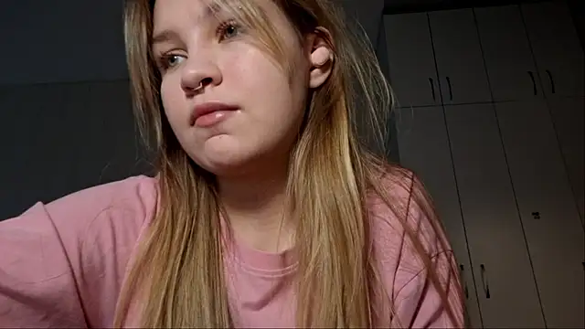 Snapshot of dozygleam chatting on 05-28-26, 01:08 dozygleam online show from 05-28-26, 01:08