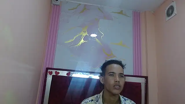 Snapshot of gissel_and_fabi chatting on 05-17-26, 02:13 gissel and fabi online show from 05-17-26, 02:13