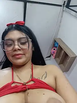 Snapshot of luxuryluna chatting on 06-25-26, 05:12 luxuryluna online show from 06-25-26, 05:12